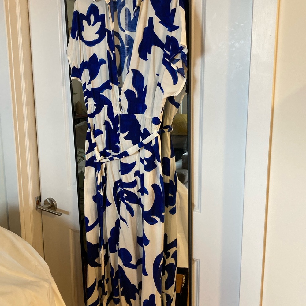 NWOT Blue and White Floral Women's Dress size large NWOT - Picture 3 of 7